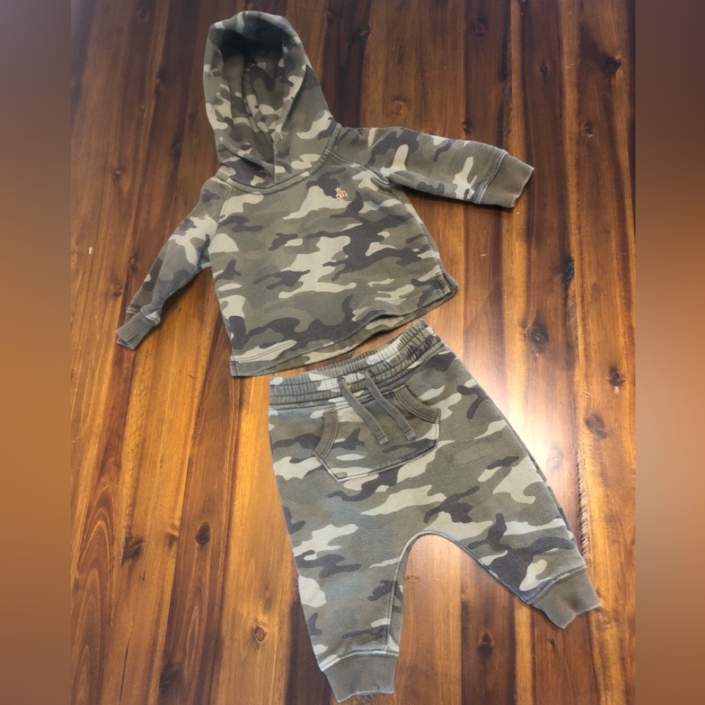 🚗3/$30 Gap camo sweatsuit